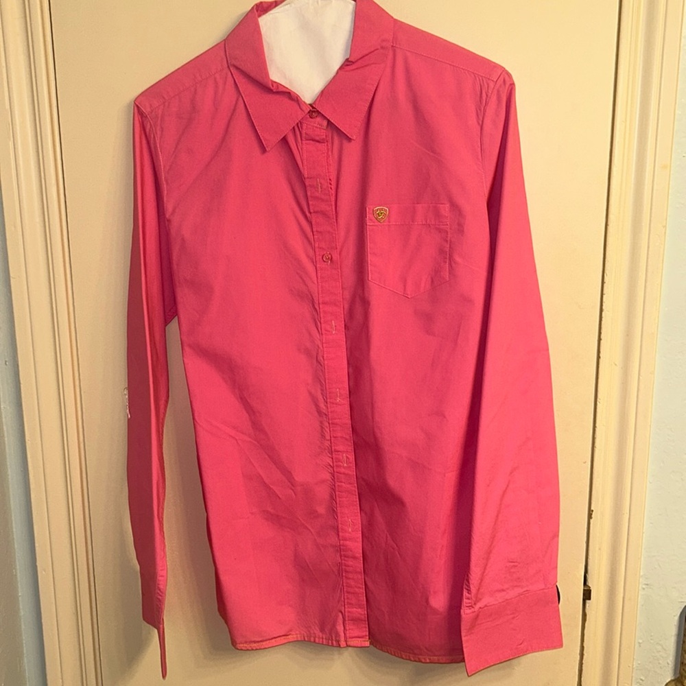 Ariat button down size M. Brand new condition, smoke free home.